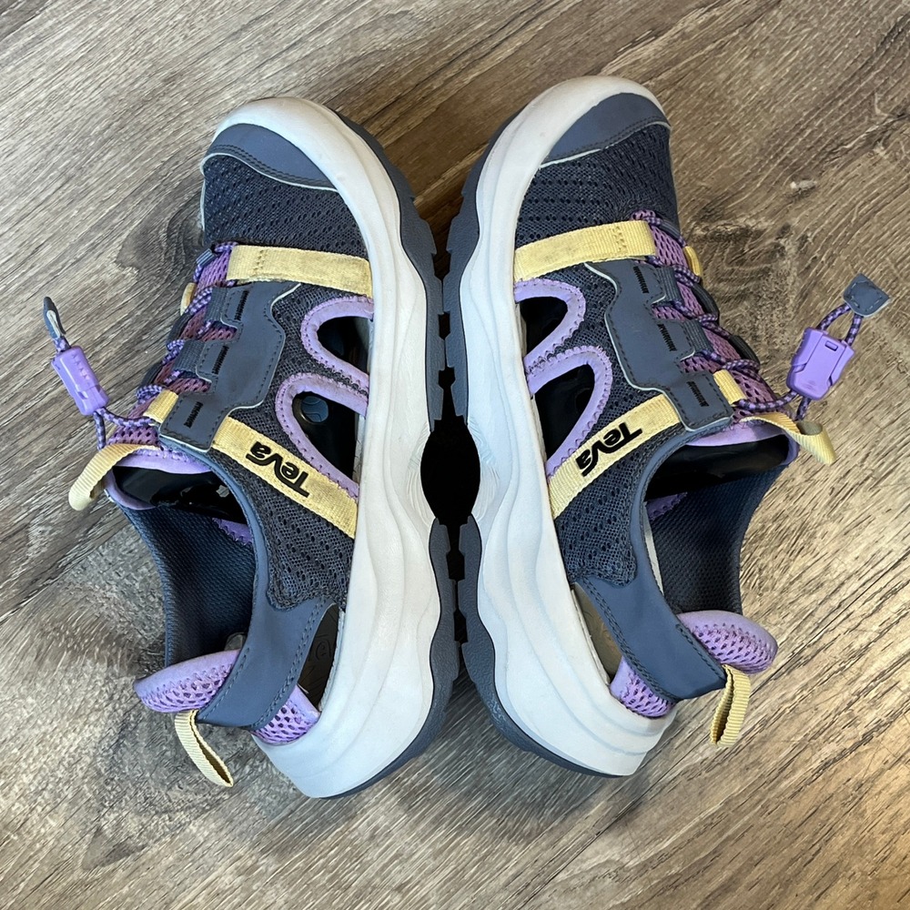 Teva Outflow CT Women 7.5 Blue Purple Yellow Closed Toe Hiking Sandal 1134364